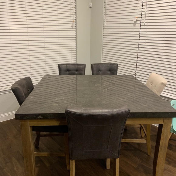 Granite breakfast table - Picture 2 of 4